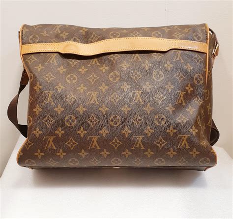 louis vuitton abbesses messenger quanti modelli ci sono|LOUIS VUITTON Monogram Abbesses Messenger Bag.